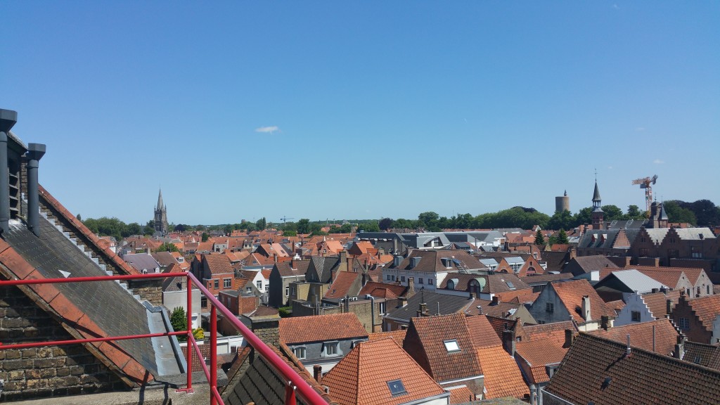 Vue les toits de Bruges