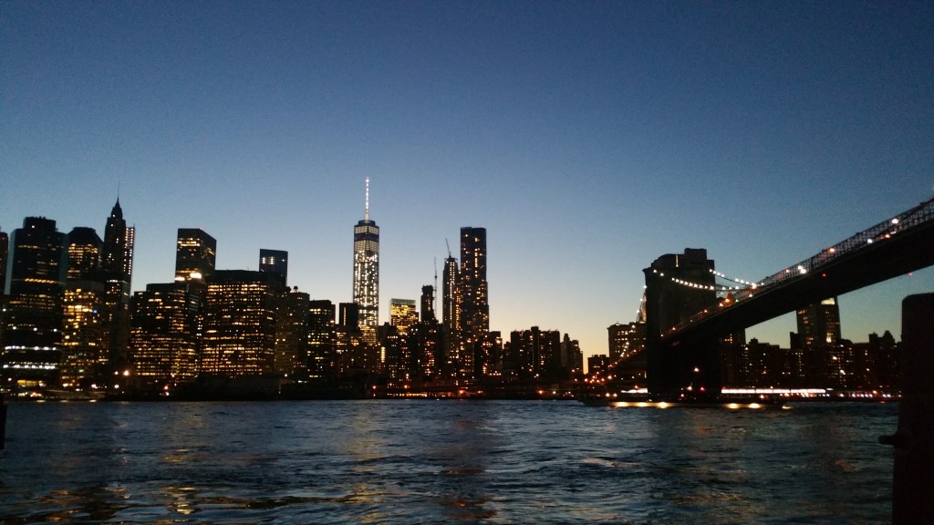 Brooklyn Bridge by night - new York