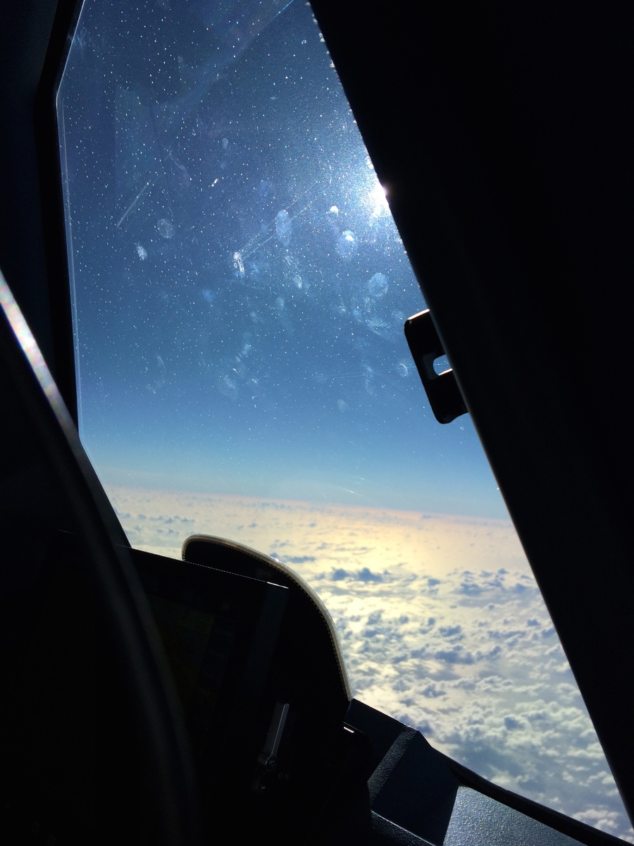Vue du ciel depuis le cockpit d'un airbus A330