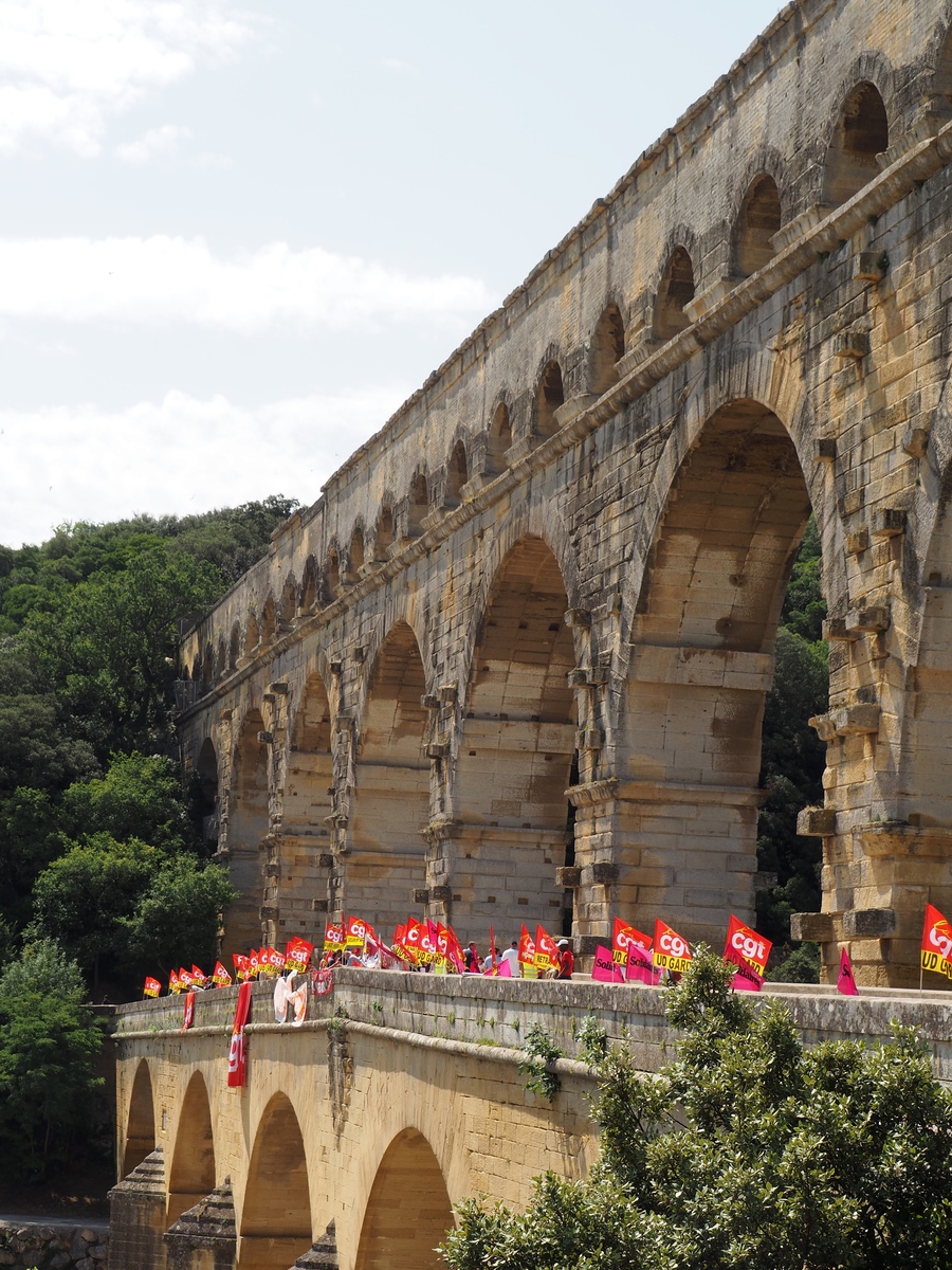 Le Pont du Gard très animé