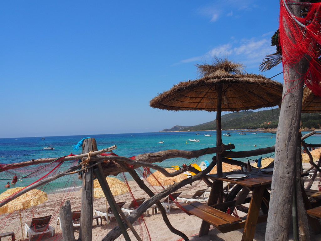 Vue du Restaurant Lagon Bleu à Cala d'Orzu en Corse