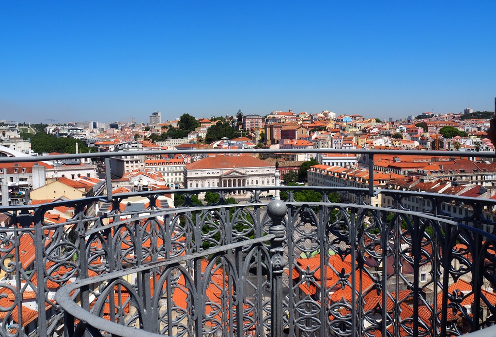 Vue les toits - Elevador Santa Justa à Lisbonne