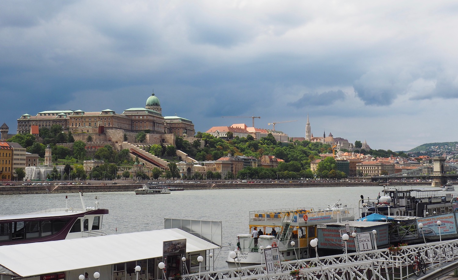 Visite de Budapest en famille, itinéraire sur 5 jours - Au bord du Danube avec vue sur le Palais Royal