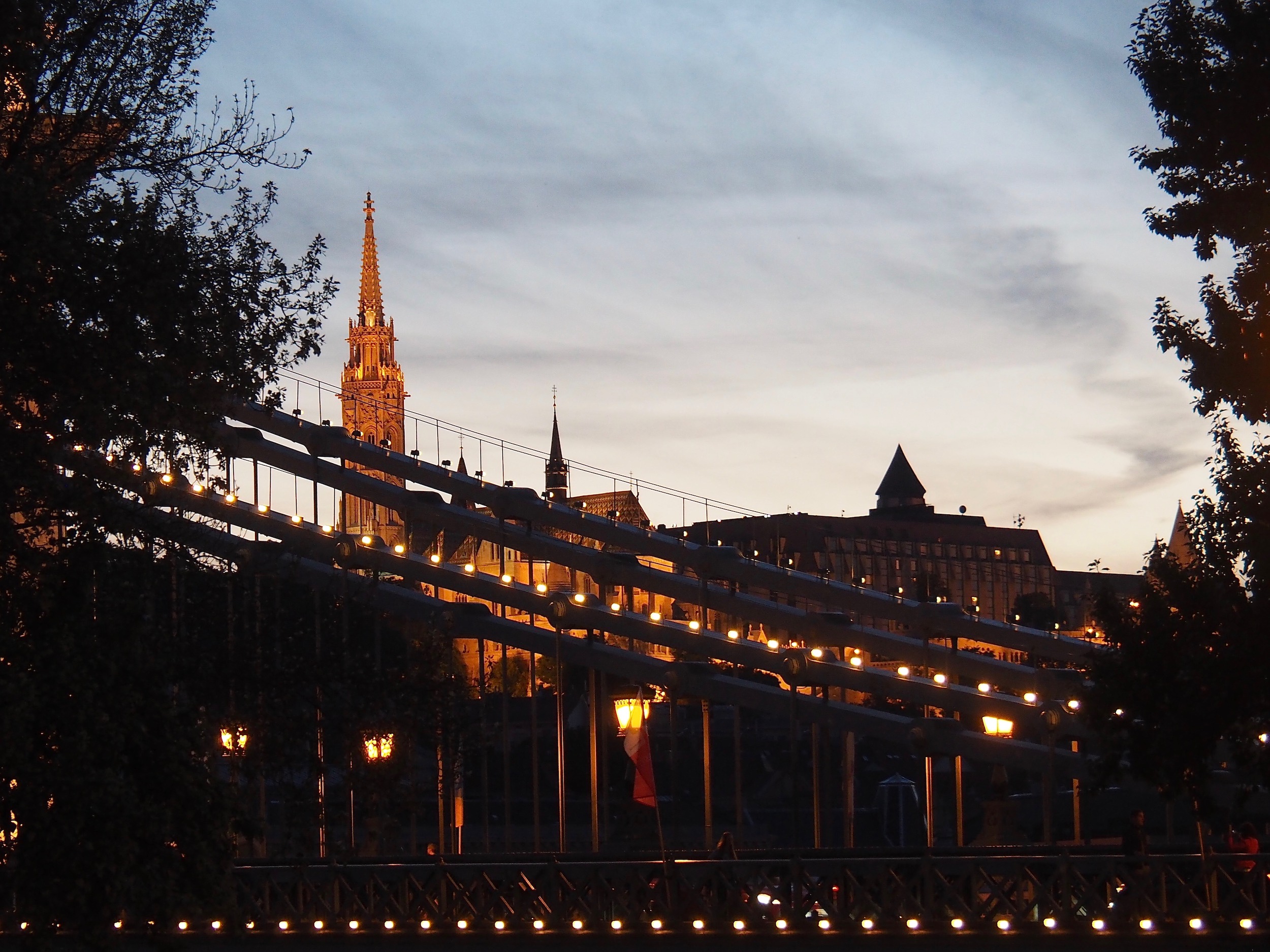 Visite de Budapest en famille, itinéraire sur 5 jours - Bord du Danube - Pont des Chaînes de nuit