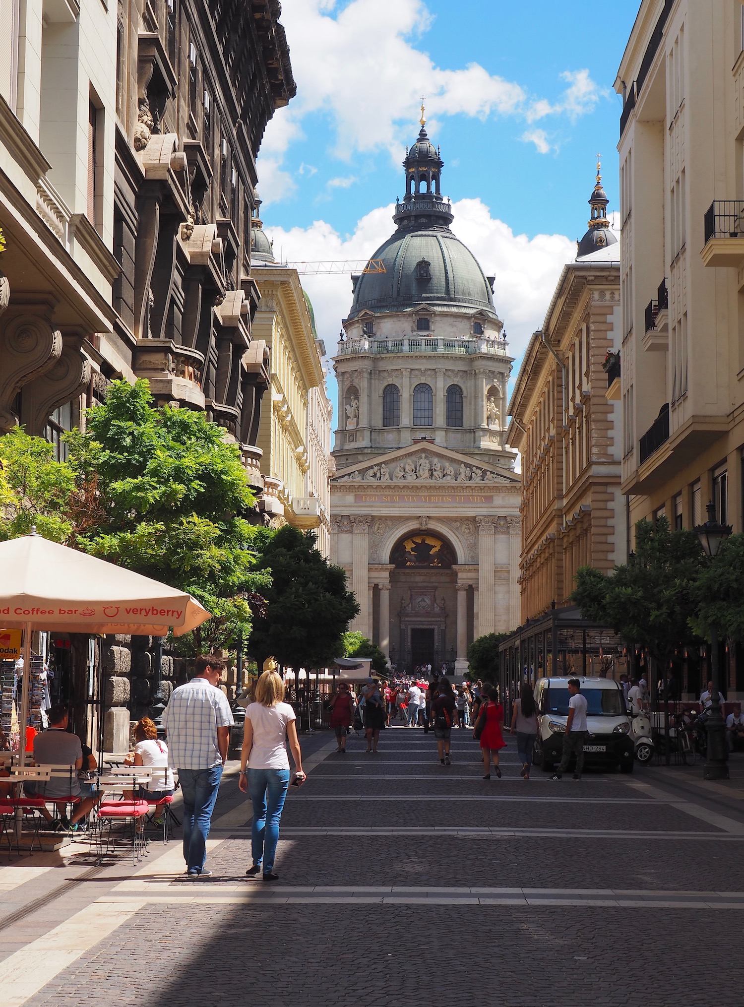 Visite de Budapest en famille, itinéraire sur 5 jours -Perspective sur la Basilique Saint-Etienne