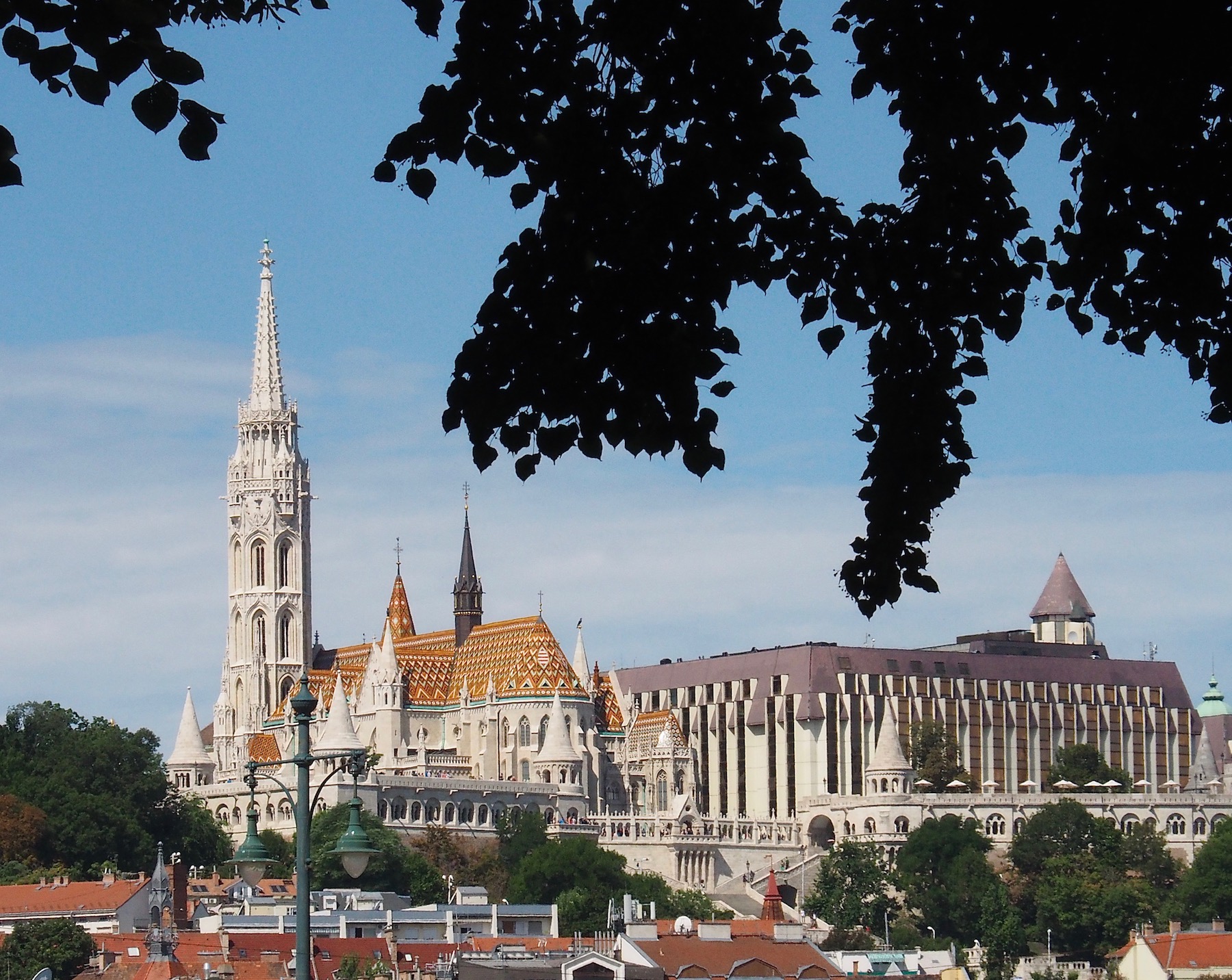 Visite de Budapest en famille, itinéraire sur 5 jours - Promenade le long du Danube - Buda vue de Pest - Bastion des Pêcheurs