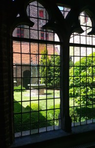 Vue sur les Jardins de la Pharmacie de l'Hôpital St-Jean à Bruges