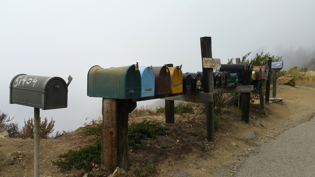 Mailbox sur la route 1 - Big Sur en Californie