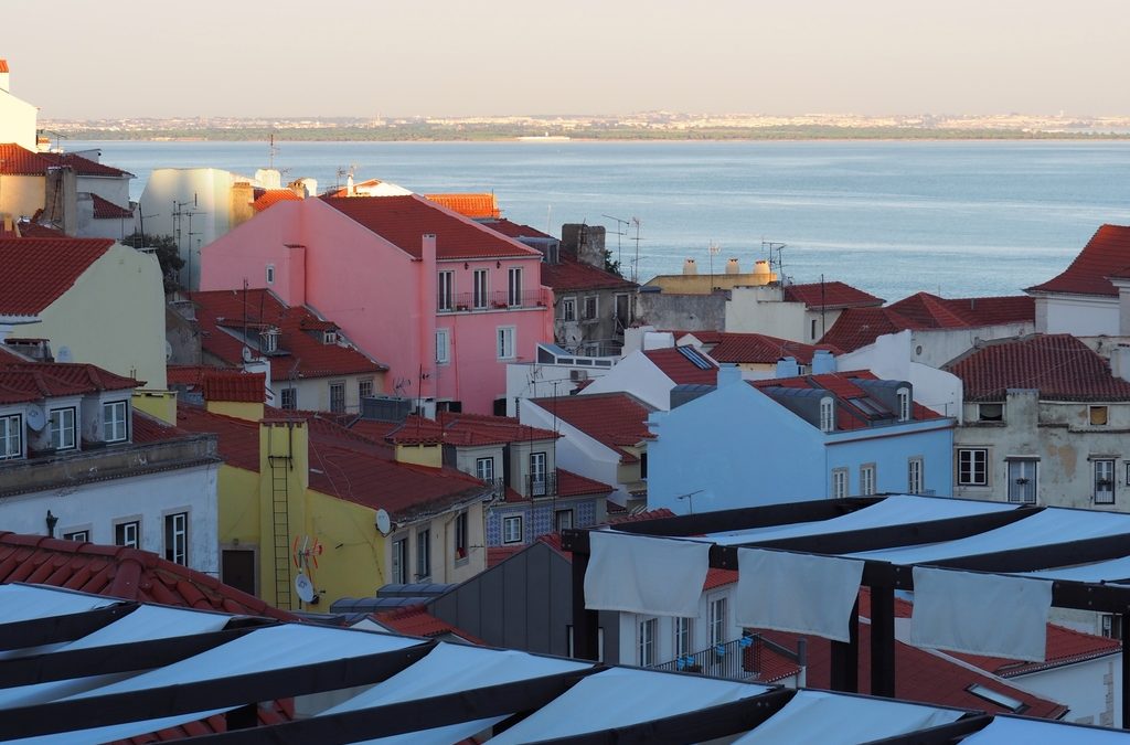 Vue sur le Tage de Portas do Sol à Lisbonne