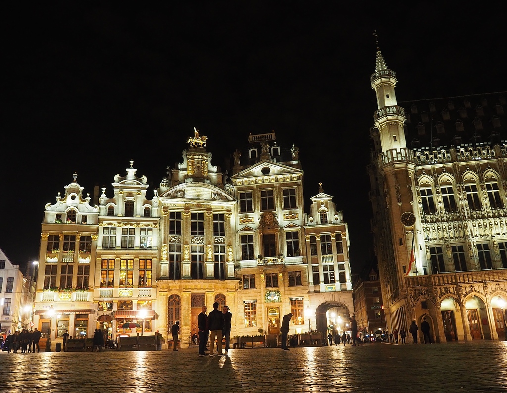 Visiter Bruxelles en famille, que faire en 4 jours ? Grand Place de nuit