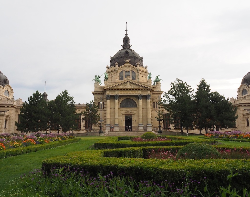 Visiter Budapest en famille, itinéraire sur 5 jours - Les Bains Szechnyi